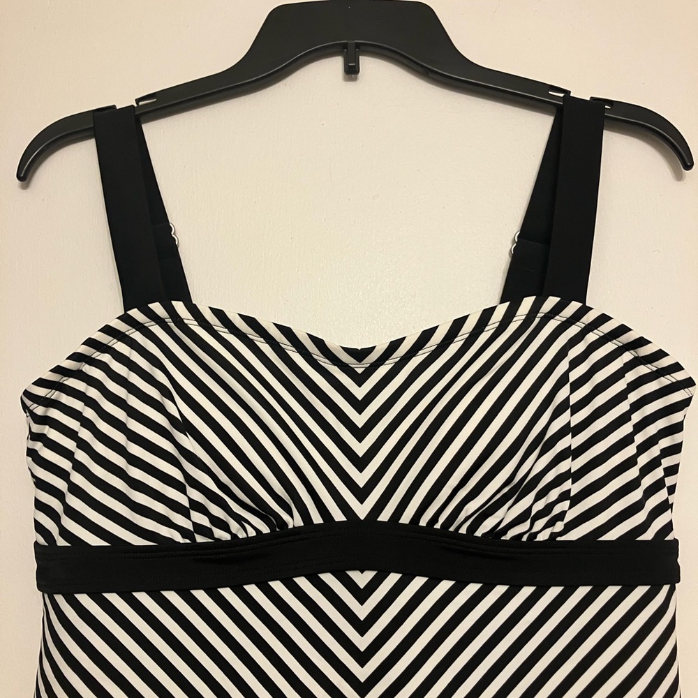 ATHLETA swim dress 36B/C striped wired support removable liners medium - Picture 2 of 6